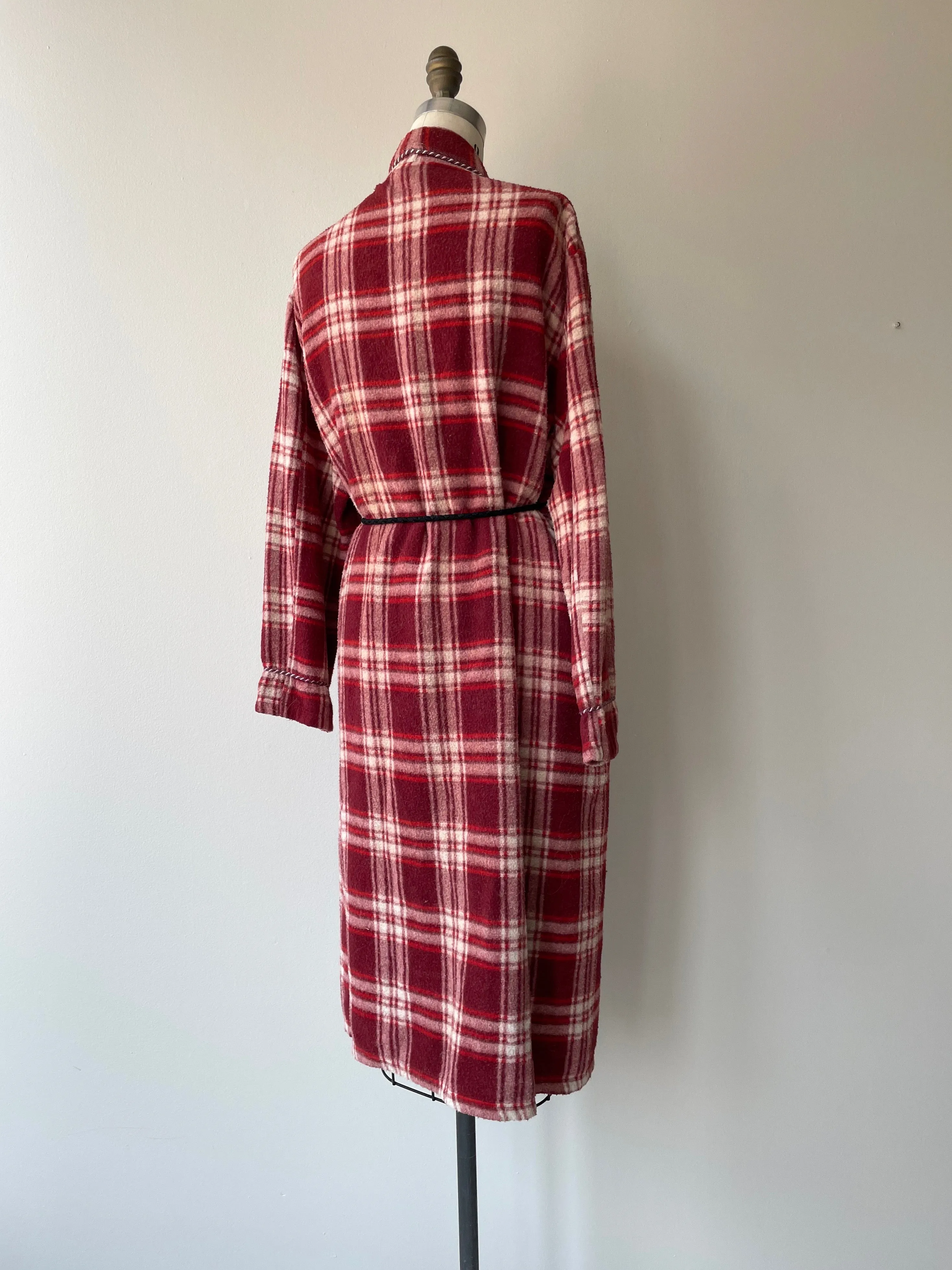 Classic 1940s Beacon Robe