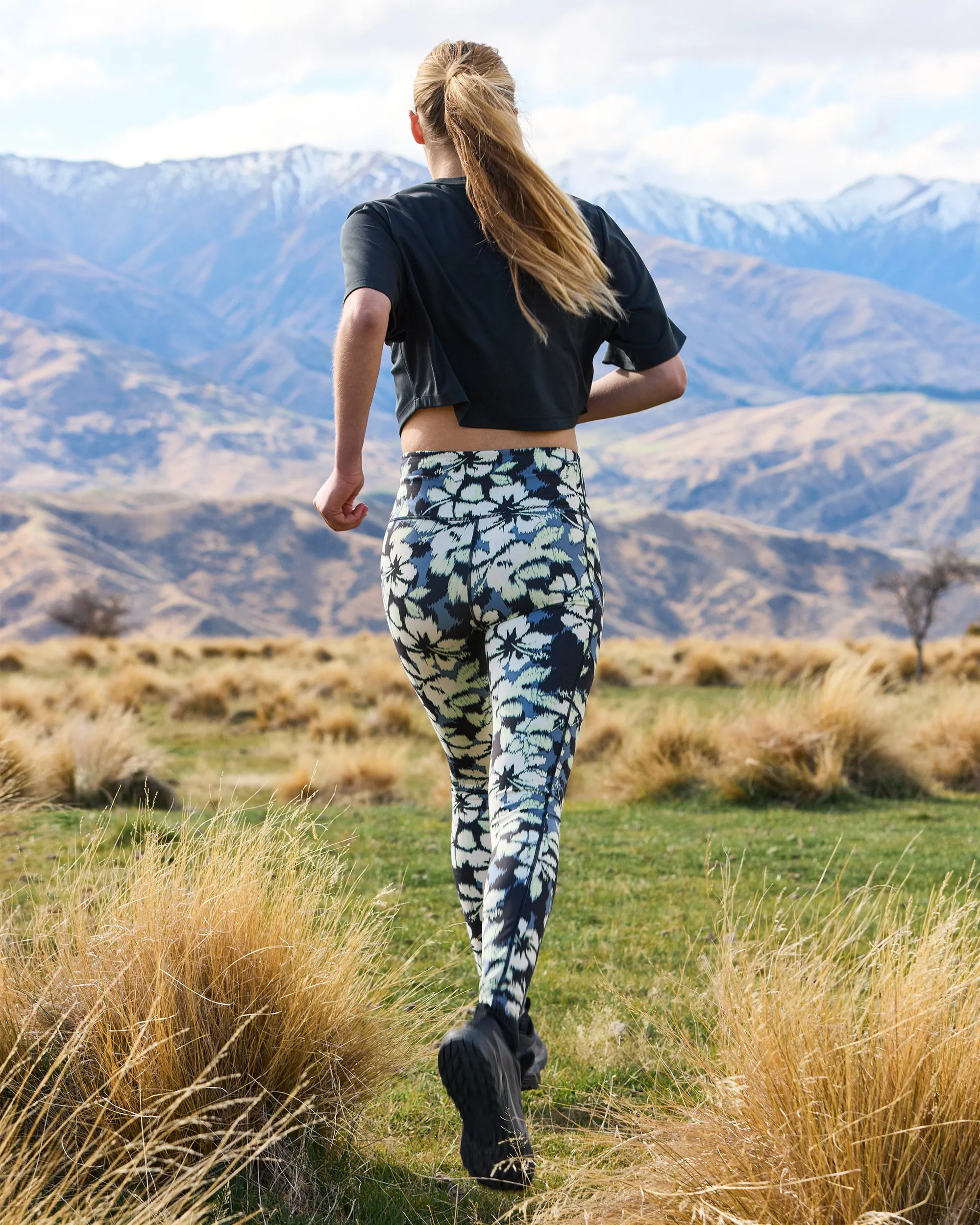 Heart Into It Ankle Sport Leggings - Wild Wind Hibiscus Mirage