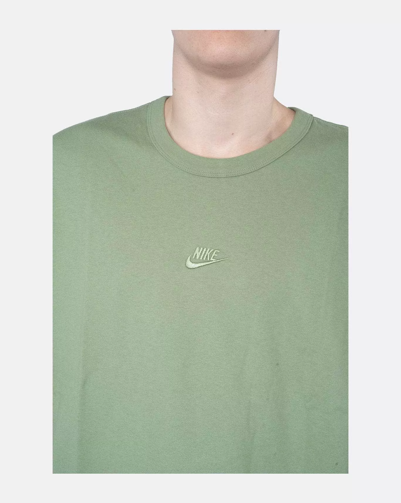 nike premium essential sustainable tee