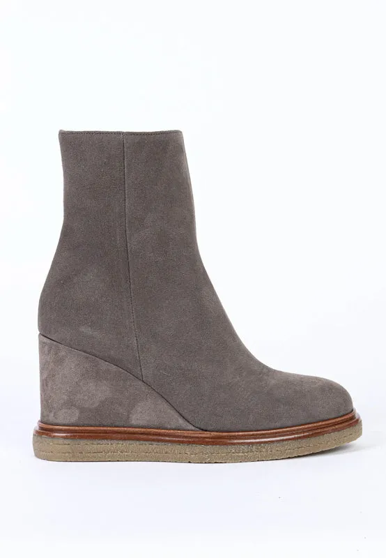 Payton Heeled Suede Boot Mud