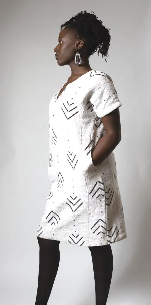 Robe droite Kaarta en Bogolan tissé blanc du Mali