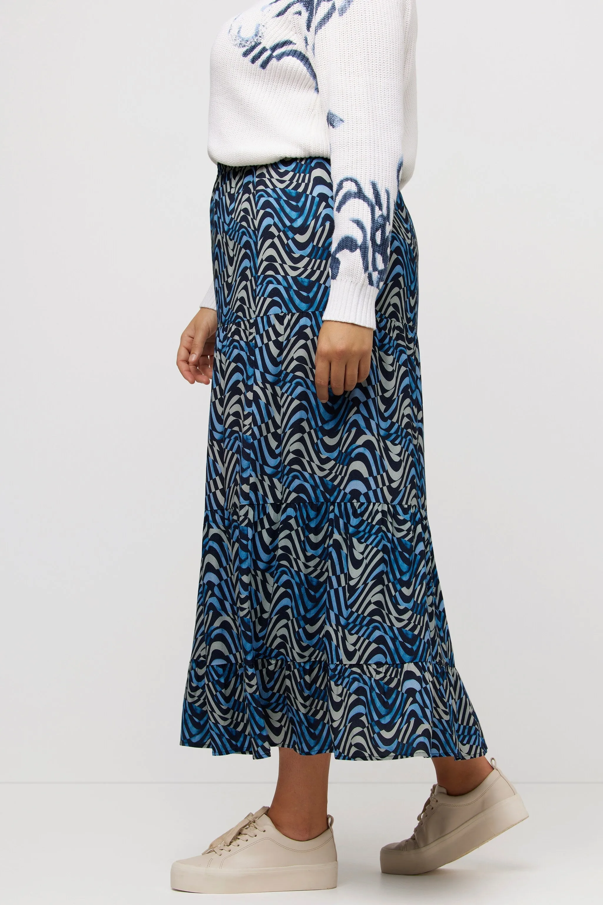 Wave Print Long Skirt in Navy