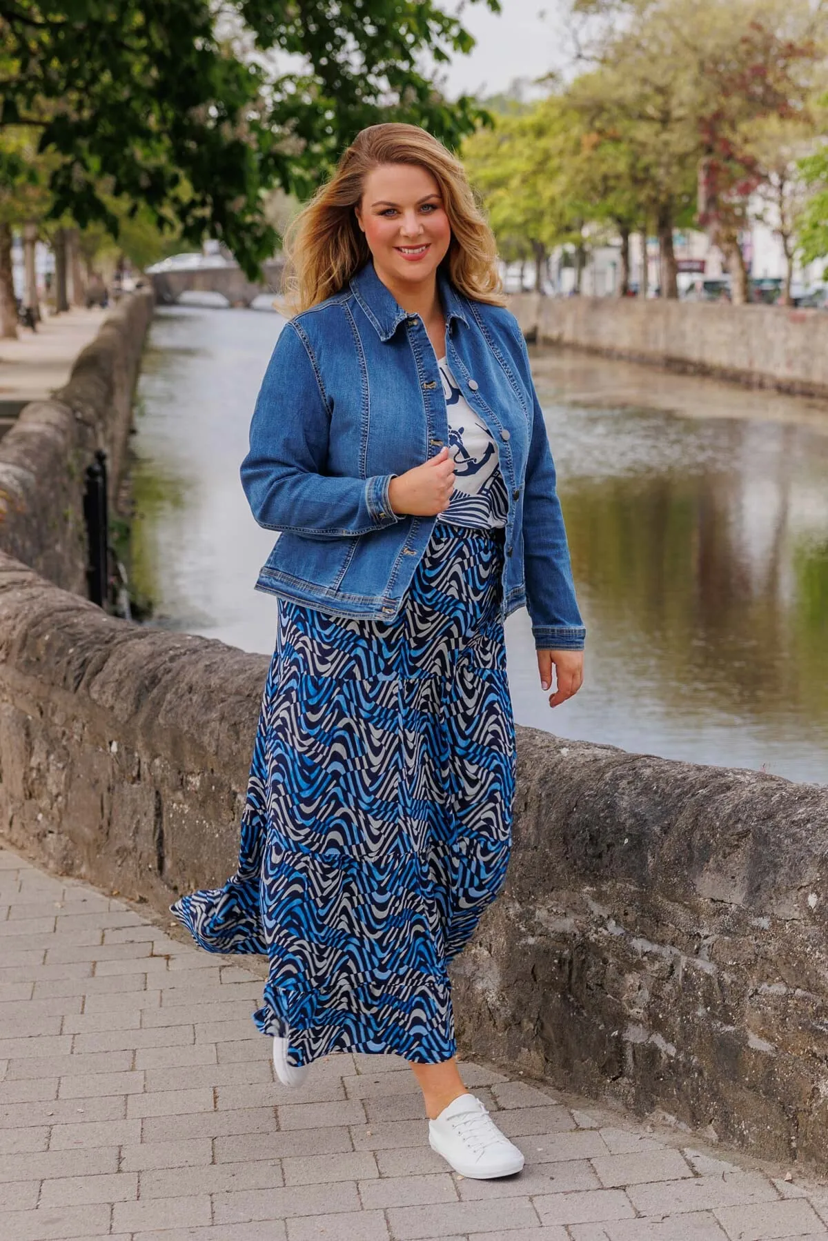 Wave Print Long Skirt in Navy